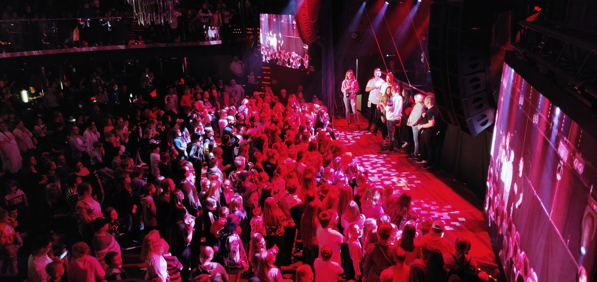 Tubecon merellä 2019 risteily on täydessä vauhdissa loppuunmyydyllä laivalla! 😎🔥💪 Tarjolla viihdyttävää ohjelmaa, kohtaamisia tubettajien kanssa ja parasta tubekulttuuria livenä ⛴️ #SiljaLine #TubeconMerellä