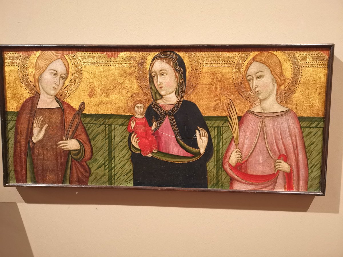 Hiroko Miyamoto 14世紀後半カタルーニャ地方で 描かれたイタリアゴシック絵画は 優しく穏やかな特徴を表し人気がありました 同時代バルセロナに イタリアゴシックの工房もありイタリア人が在住していた事も関係しています 聖母に抱かれているイエスが