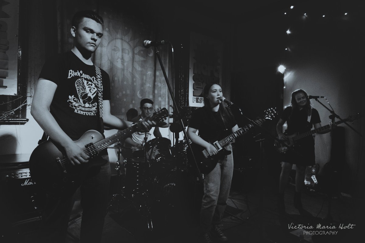 Future Transmissions tweet media