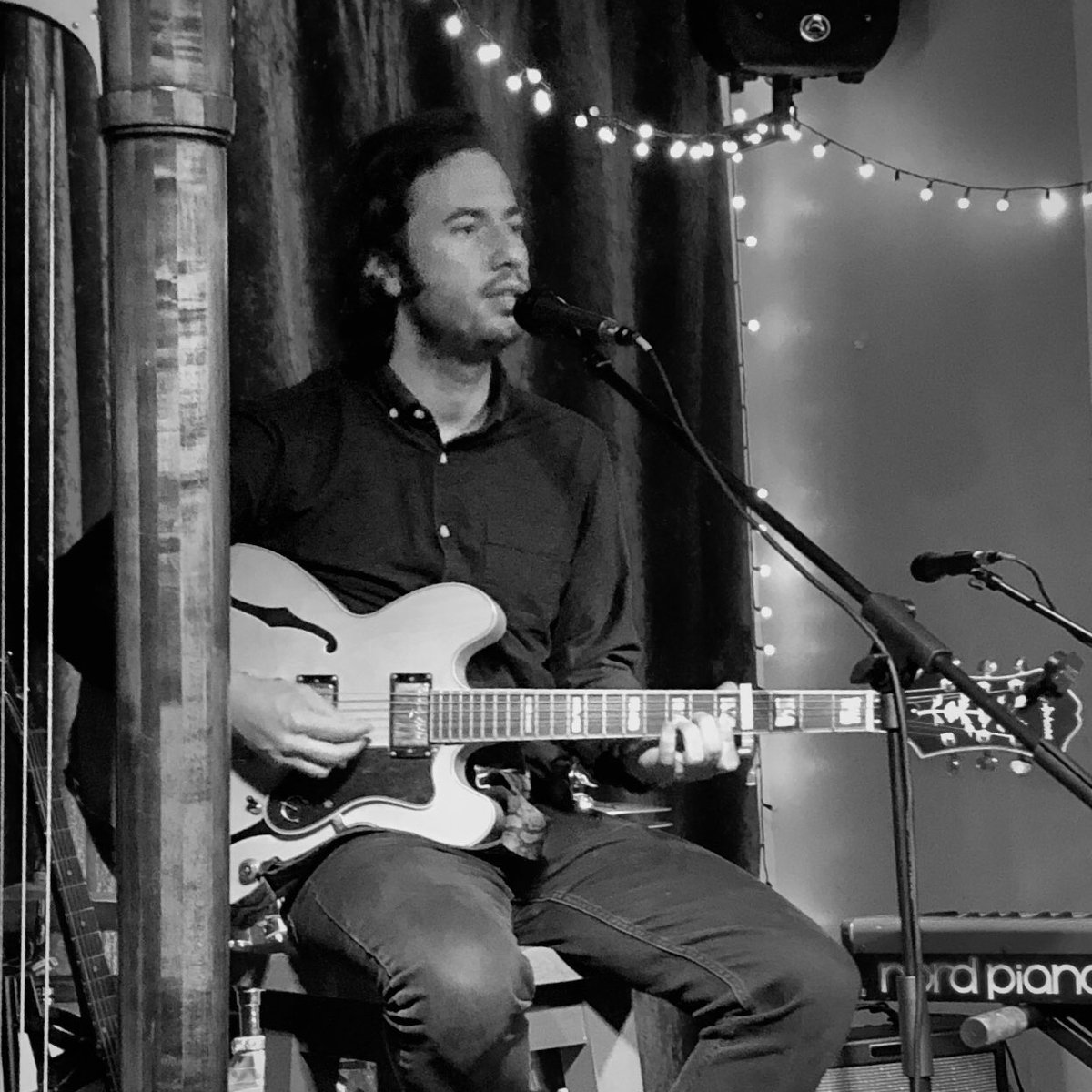 Four great acts in a lovely, relaxed setting at <a href="/cambbluemoon/">thebluemoon</a> last night - a showcase of writing, singing and playing from <a href="/JeremyTuplin/">Jeremy Tuplin</a>, <a href="/alexcarsonmusic/">Alexander Carson</a>, <a href="/KerryDevine/">Kerry Devine</a>, and <a href="/SundayDriverUK/">Sunday Driver</a>. <a href="/trappedanimal/">Trapped Animal Records</a> records have a talented roster!
