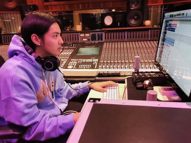 yaoyao_august's tweet photo. Men who work hard are handsome.
#KrisWu #WuYifan #wyf #ε΄δΊ¦ε‘
#singer #rapper #musiccia #lyric #composer #producer #songwriter
#soundengineer #drummer #poet #musicvideomodel #musicengineer
#fashion #supermodel #actor
#artist #song @KrisWu πππ https://t.co/0GIbsKr9L2