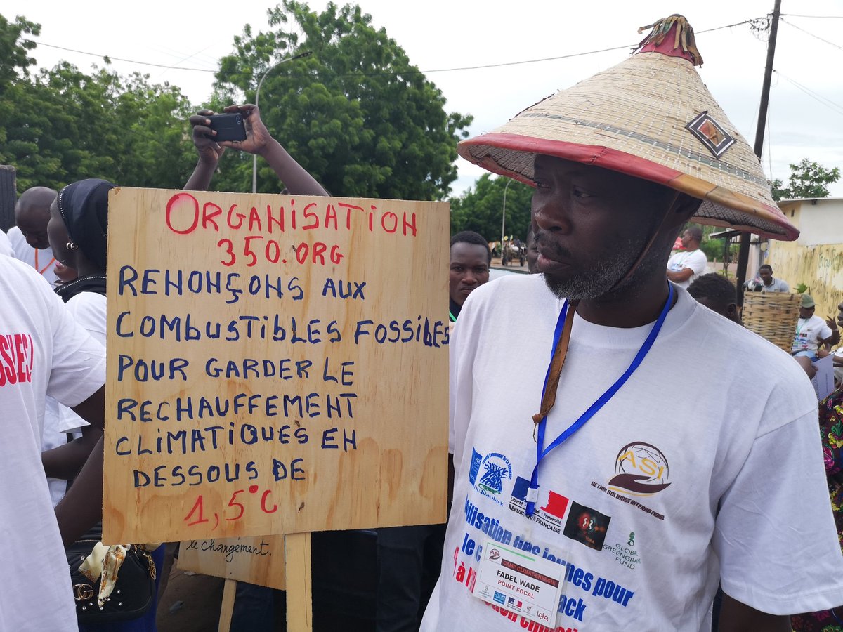 Toujours fidèle à ses convictions, <a href="/WadeFadel/">fadel wade</a> à la marche contre l'inaction Climatique à Kaolack pour représenter Bargny, la ville Rouge dans le cadre du #ClimateStrike.
#AfrikaVuka #storytelling #BargnyDitNonAuCharbon