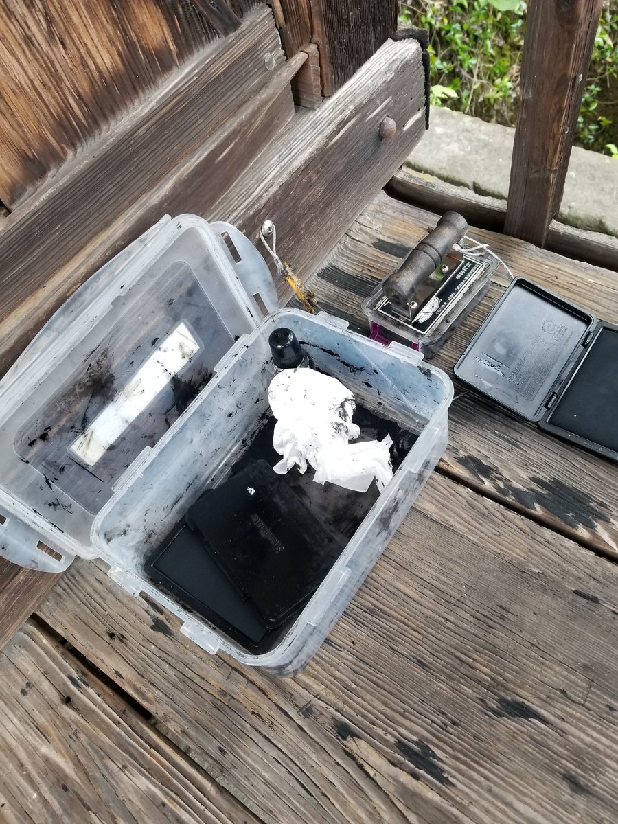 ジゲモン 心なき者の汚れと落書きを落として来まさした 田町菅原天満宮のスタンプ スタンプケースの汚れ落とし 晴山バス停の落書き落とし 夏目友人帳が本当に好きなのなら汚さないように汚れないように使って下さい バス停の壁をライターのような物