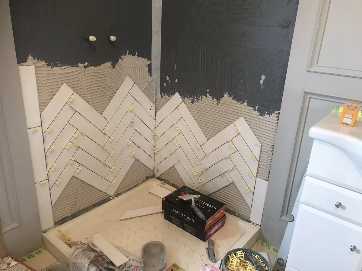 _AMATiling_'s tweet photo. On a fkn Sunday morning π¬ππ #herringbone #shower #family πππ @tilemasteradhes #setaflex https://t.co/LW9kMWaorJ