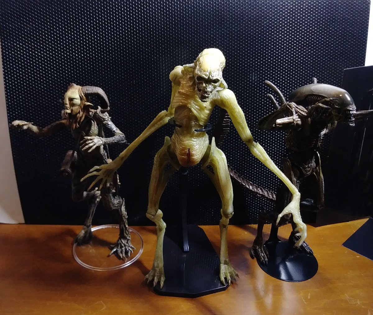BlueBoy8000's tweet photo. Welcome to the "Digitrade Club", only digitrade legs allowed. How are everybody's hind legs doing? #Faun #NewbornAlien #ResurrectionWarrior #Alien #PansLabyrinth https://t.co/LmffL1AfQI