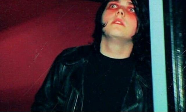 mcrgallery's tweet photo. gerard way: a thread https://t.co/6crTgPO2JO