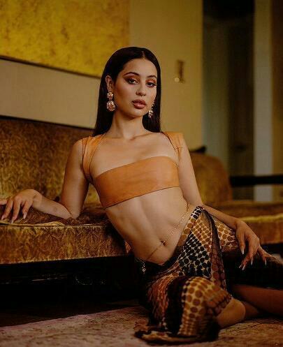 ⿻

          ╰──┈ #sᴇᴅᴜᴄᴛɪᴠᴇsᴜɴᴅᴀʏ ˎˊ˗