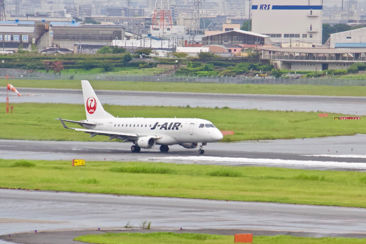 ウウッチャン On Twitter 伊丹空港 雨中のja216jです 綺麗な Take Off は何度みても飽きませんねー 搭乗手続きに遅れたりして 写真 ファインダー越しの私の世界 Coregraphy 写真好きな人と繋がりたい 写真で奏でる私の世界 空港