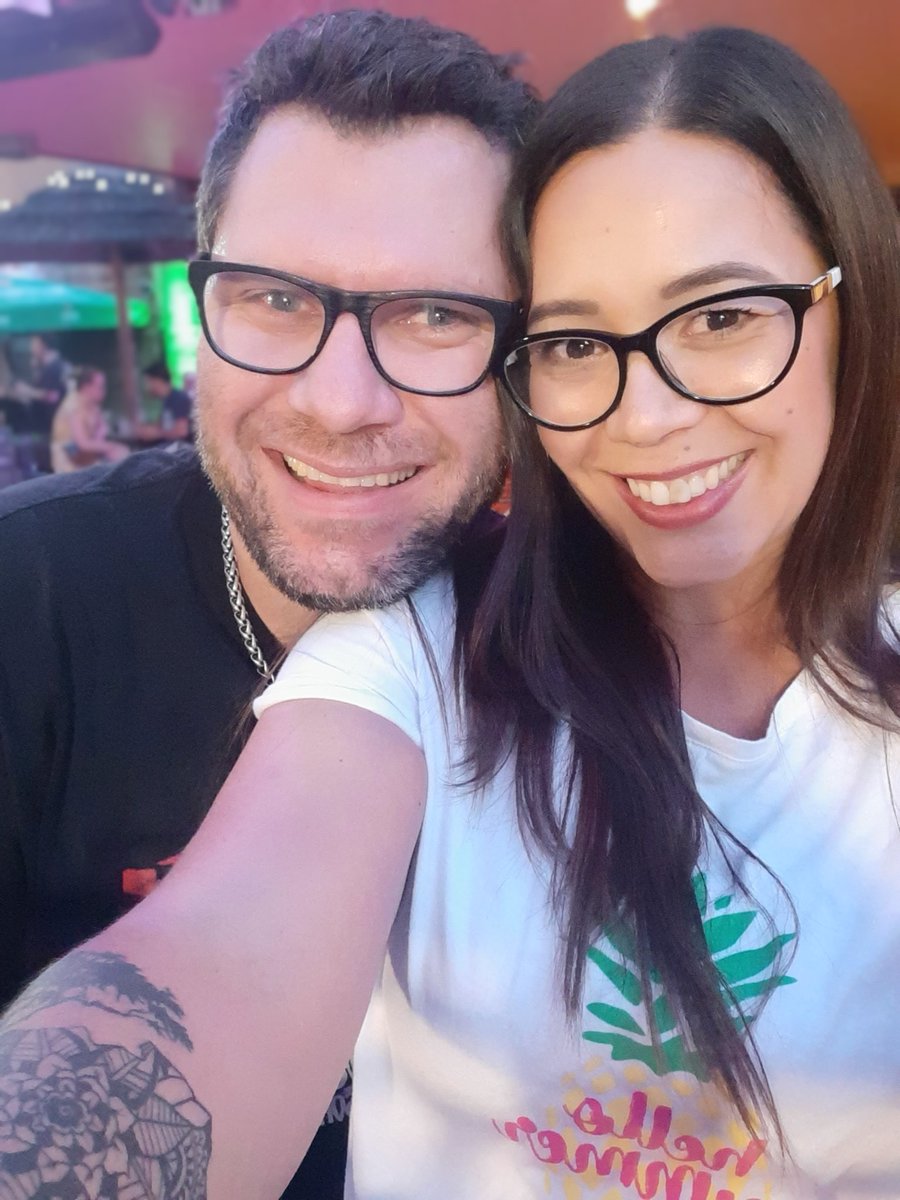 NDHuntingford's tweet photo. Street Food! Pizza! Beer! Gin! 
Favourite Human! #bestdateday 
@TATTOOEDCRMGUY https://t.co/s5ATUpyTIx