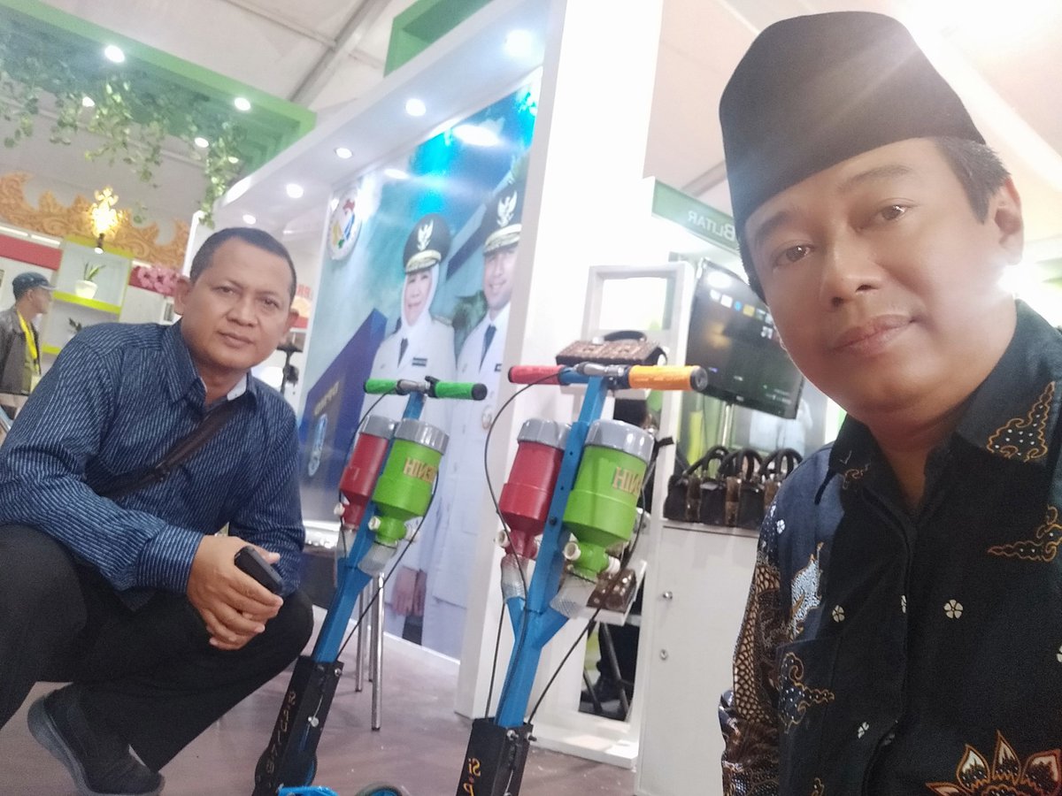 Iskandar__NH's tweet photo. Mari kita dorong terciptanya produk unggulan pedesaan melalui penerapan Teknologi Tepat Guna dalam pemanfaatan sumberdaya lokal desa - "Taufik Madjid - Dirjen PPMD @taufikmadjid71
#mulaidaridesa #SobatPPMD #ditjenppmd #DitPSDATTG #gelarttgnasional #gelarttgbengkulu #GelarTTG2019 https://t.co/kf7rZUNlfm