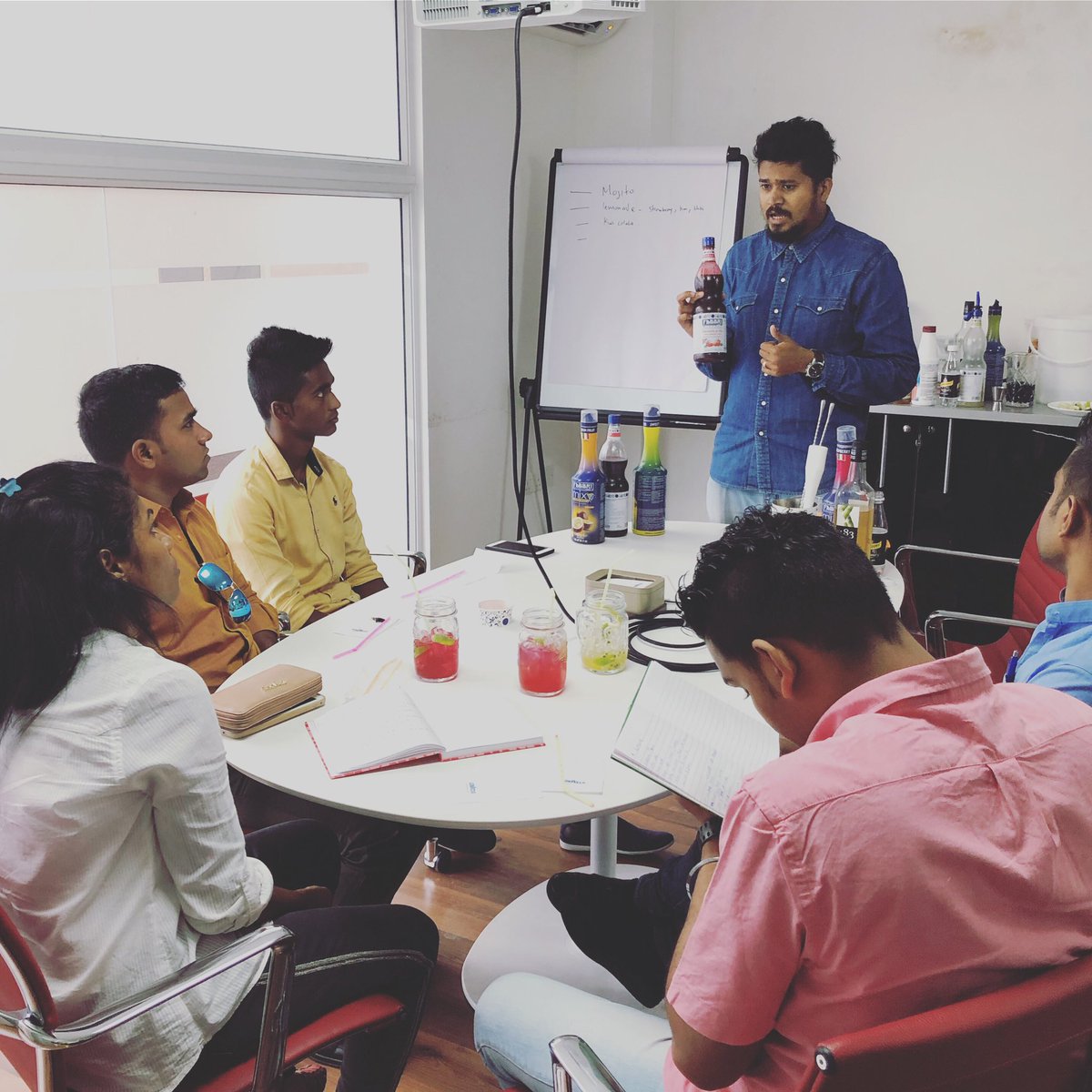 TrainingLavazza's tweet photo. Beverage Training session @unimaGrand https://t.co/sy8NUcuNU2