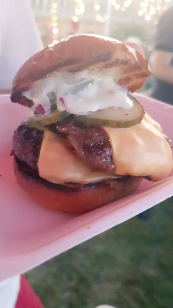 Well done to @haywardfarmshop for organising a brilliant 1st #haywardsmeatfest last night. All tickets sold out and if you wasn't there you missed a great night!
TOFS had a double cheese burger from Jordan alongside PICKLEBACK shots !
#Tonbridge
#Supportlocal