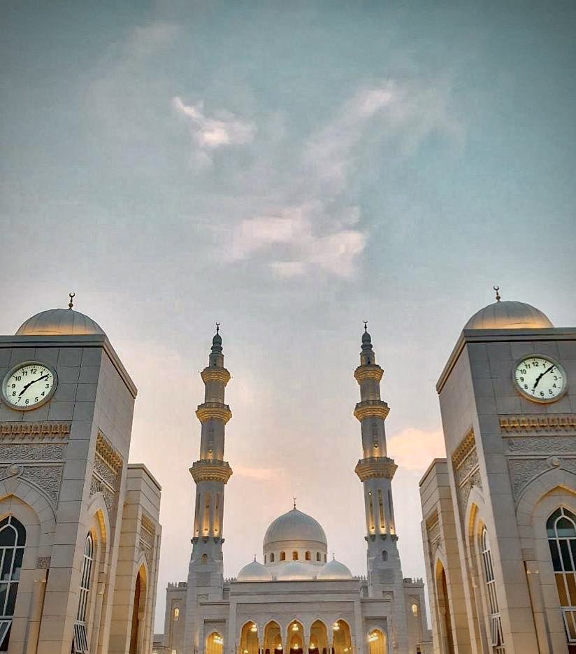 MyMOTAC's tweet photo. MASJID SRI SENDAYAN
Masjid ini juga boleh menjadi tarikan pelancongan kerana reka bentuknya mempunyai ciri-ciri seperti Masjid Nabawi dan ia masjid terbesar di Negeri Sembilan selain Masjid Negeri.
Credit: @pesonaseremban
#MyMotac #MalaysiaTrulyAsia #SeniBudaya https://t.co/1SawLyNlXz