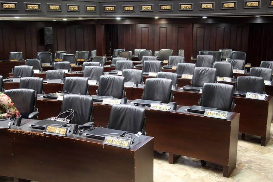 DiarioTalCual's tweet photo. Un PSUV con menos diputados espera por incorporarse a la Asamblea Nacional #TalCual #ClaroyRaspao #yVolverVolver https://t.co/vIUAUJhlwA https://t.co/uKhHFWNY03