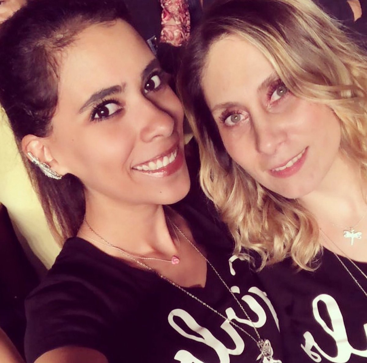 LaGaragarza's tweet photo. Somos @picpilsforever IG y tenemos muchas cositas bonitas para usar entre todas
Gracias por seguirnos y dejarnos llegar a sus closets. 🎀🎀 #gotrendiermx #gotrendier #shopping #ventasonline #love #fashion #beautiful #happy #like4like #followme #friends @ErikaAlcala @LaGaragarza https://t.co/AYV4Z33Ibc