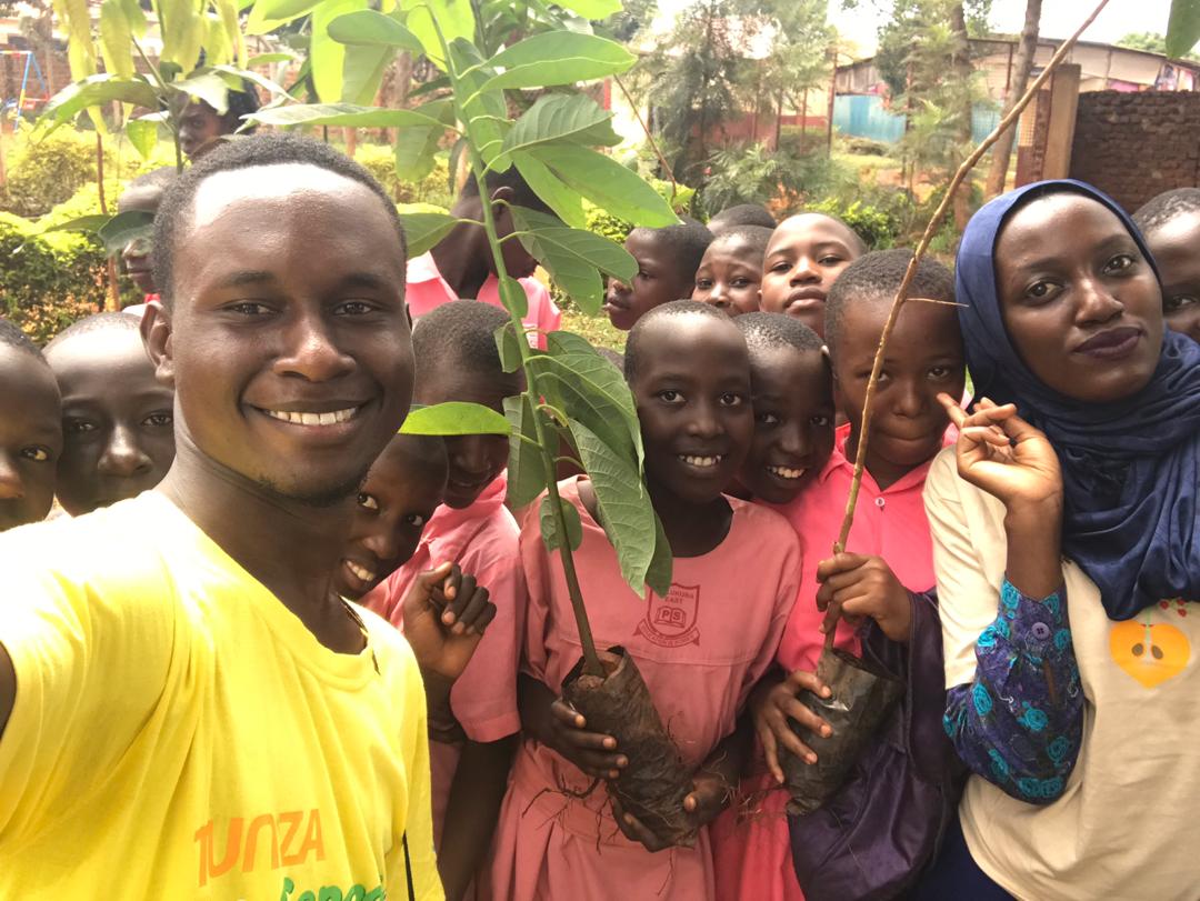 bjohnhillary's tweet photo. Now I notice I am the only adult in this photo. ๐คฃ Happy Birthday little big sis @babirye_zahara. Keep doing what you do #ClimateAction #girls4climate #birthdaytree https://t.co/yFE25r9uNd