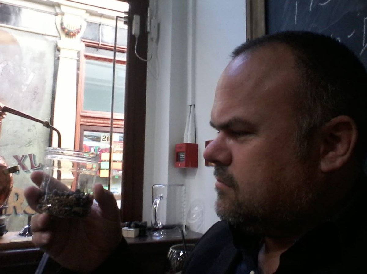 MikeCovell's tweet photo. Thank you @HullGinSchool @HullsGinMan for having us.  I not only learnt more about gin than I ever thought possible, I did science, and made a sweet, zesty gin, and graduated. 

#HullGin #MadeinHull #RippersOldTomGin https://t.co/iyzOfTyikb