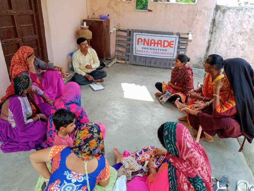 anardeindia's tweet photo. Sitting down with women #selfhelpgroup in Sanghad village #ruralgujarat to understand their needs and figure out loan requirement for starting income generating livelihood activities. #ruraleconomy #ruralindia #ruralgujarat #shgs #livelihoods #empowerwomen #work #income #anarde https://t.co/EKwiBorefJ
