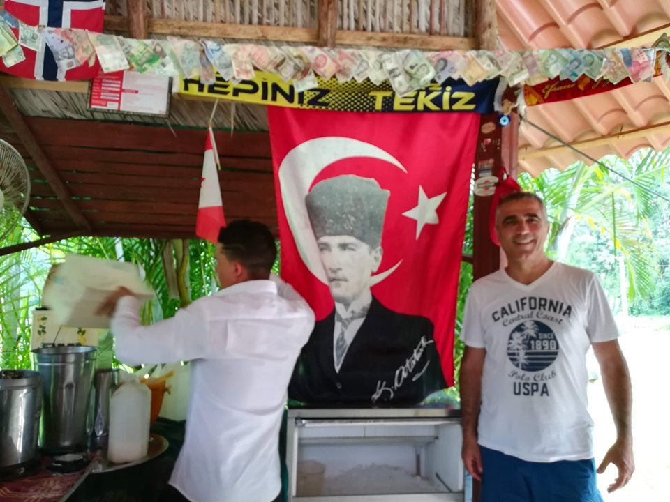 cemcengizyilmaz's tweet photo. Daha da süprizi Güzelim anlı şanlı Türk bayrağı ve dünyanın en büyük devrimcisi Atatürk'ü gördük. #Atatürk #TürkBayrağı #MogotePita #VinalesValley https://t.co/stRe1fosVP