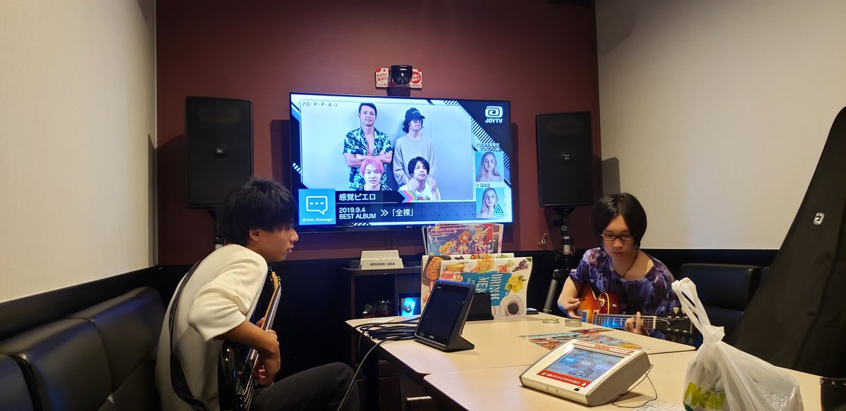 SanzNom's tweet photo. ヴォーカル、ベース、ドラム担当がカラオケにて作曲作業なう https://t.co/925dDD1hgu
