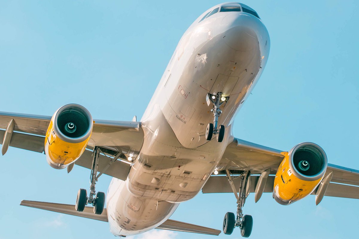 CEO_NOTAI's tweet photo. Una de las aerolíneas que mejor posan para el spotter en Santander es @vueling 💛💛 para tí, cuál es la aerolínea que mejor imagen tiene??? Responde aquí abajo!!⬇️⬇️ https://t.co/i9rZXMFCcf