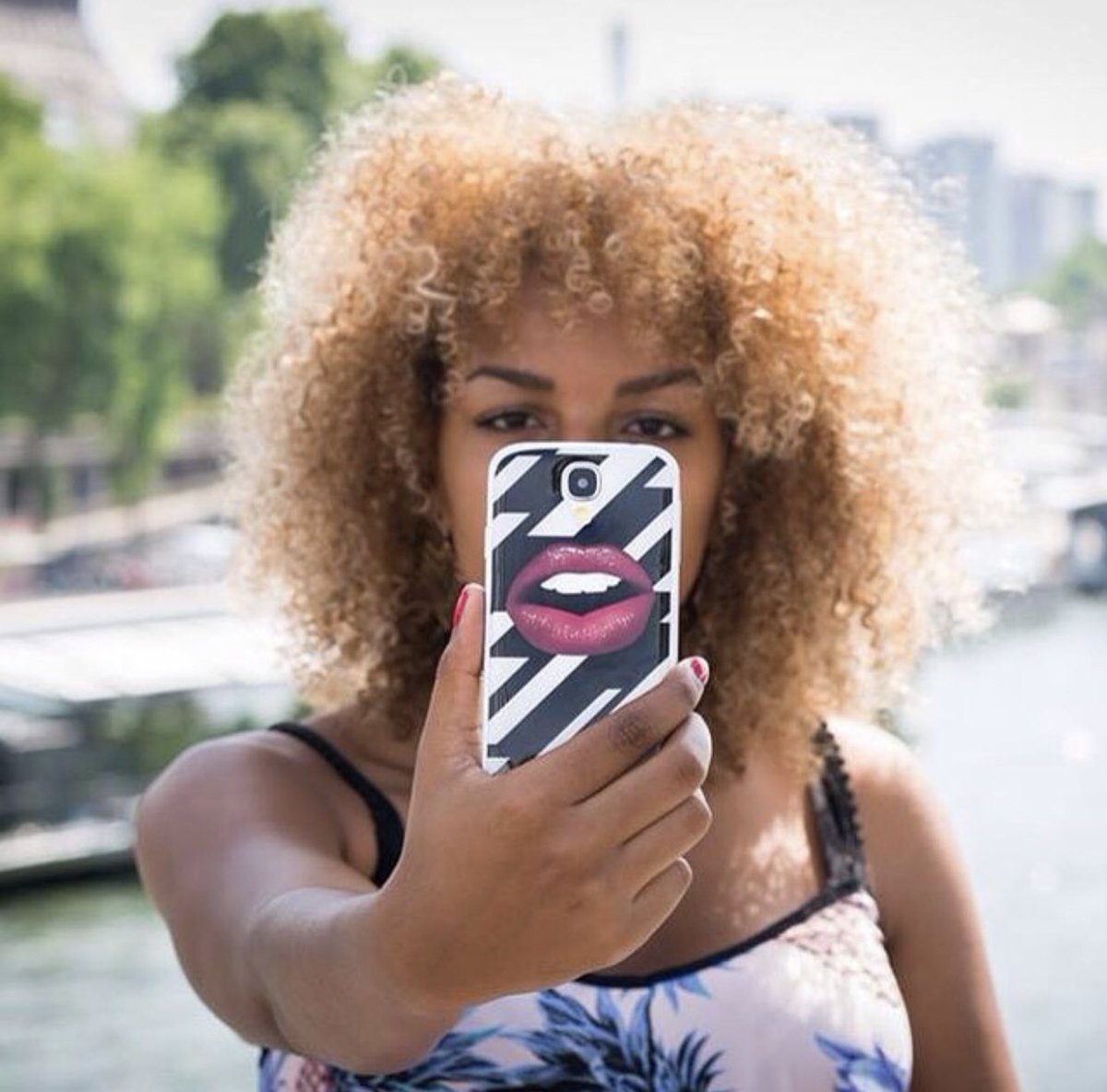 SkincoverParis's tweet photo. #SkincoverParis Fondée en 2011 à Paris et toujours 100% #MadeInFrance #lahautecouturepourlahautetechnologie #highfashionforhightechnology #Skincover #personnalisation photo : @DesignRprod https://t.co/Ys4ZAuxyT1