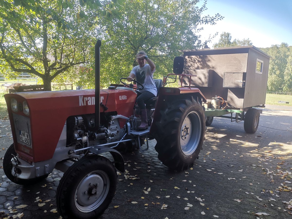 Farmsitterin's tweet photo. Farmermobil 😊
#farmsitting https://t.co/OqgaO0we4I