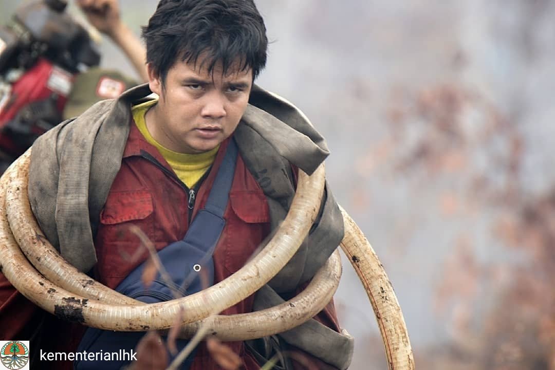kemenhut_ri's tweet photo. 1. "Manusia² Luar Biasa"

Pahari samandiai, berikut adalah sebagian dari petugas² kami yg luar biasa, sejak bulan Juli hingga menjelang minggu III bulan September 2019 ini masih sangat bersemangat di atas rata² kita kbykan memadamkan kebakaran hutan dan lahan (#karhutla).

#klhk https://t.co/ZvJIvTZOu2