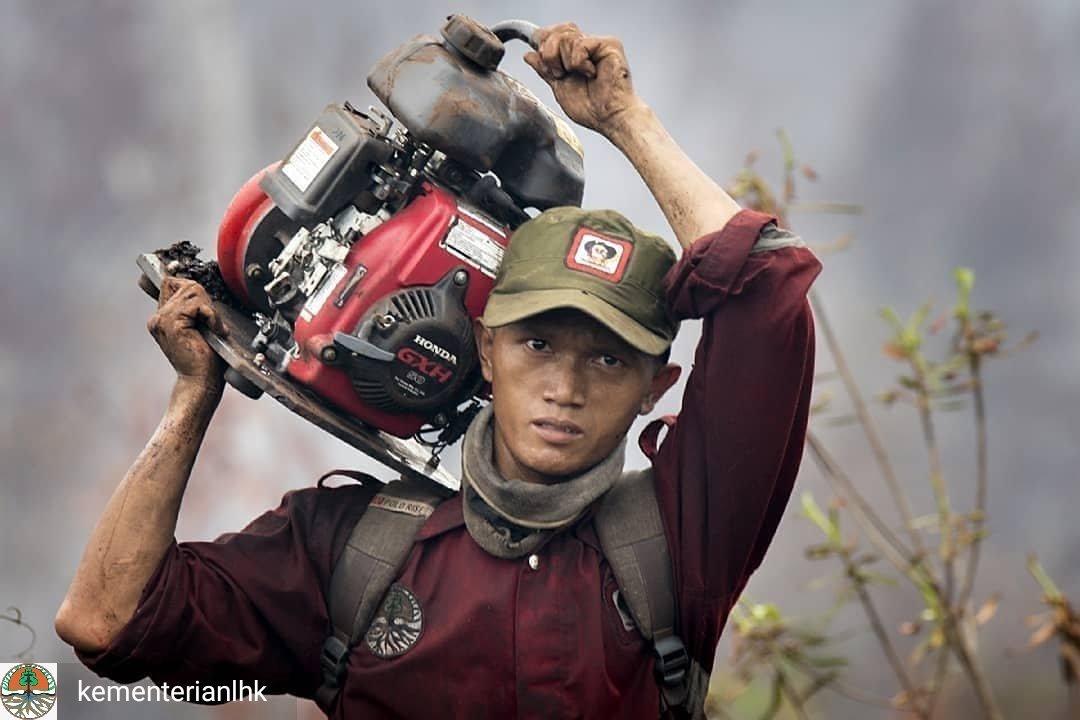 1. "Manusia² Luar Biasa"

Pahari samandiai, berikut adalah sebagian dari petugas² kami yg luar biasa, sejak bulan Juli hingga menjelang minggu III bulan September 2019 ini masih sangat bersemangat di atas rata² kita kbykan memadamkan kebakaran hutan dan lahan (#karhutla).

#klhk