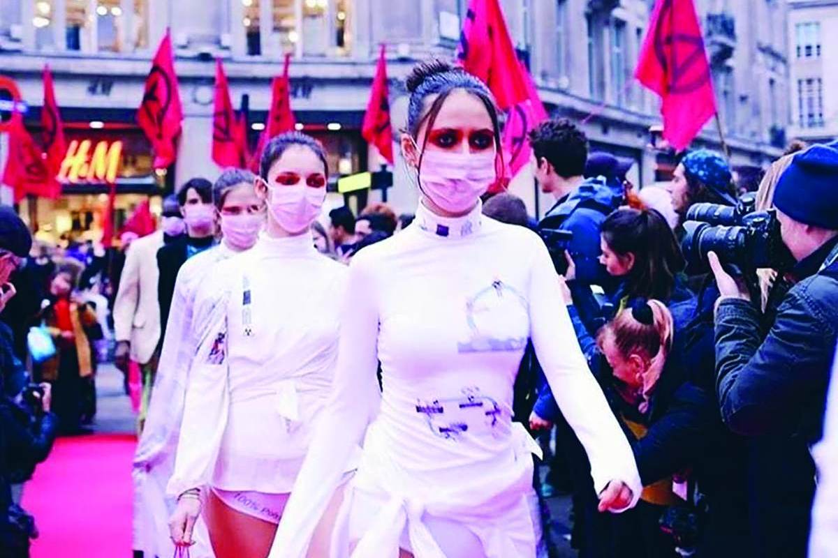 Likely climate change impacts of clothing markets rise as high as 25% of all global emissions by 2050. Current trends involve increasing the output of cheap/disposable fashion items which only worsens the problem. We've just updated our guide to clothes. bit.ly/ECEthicalFashi…