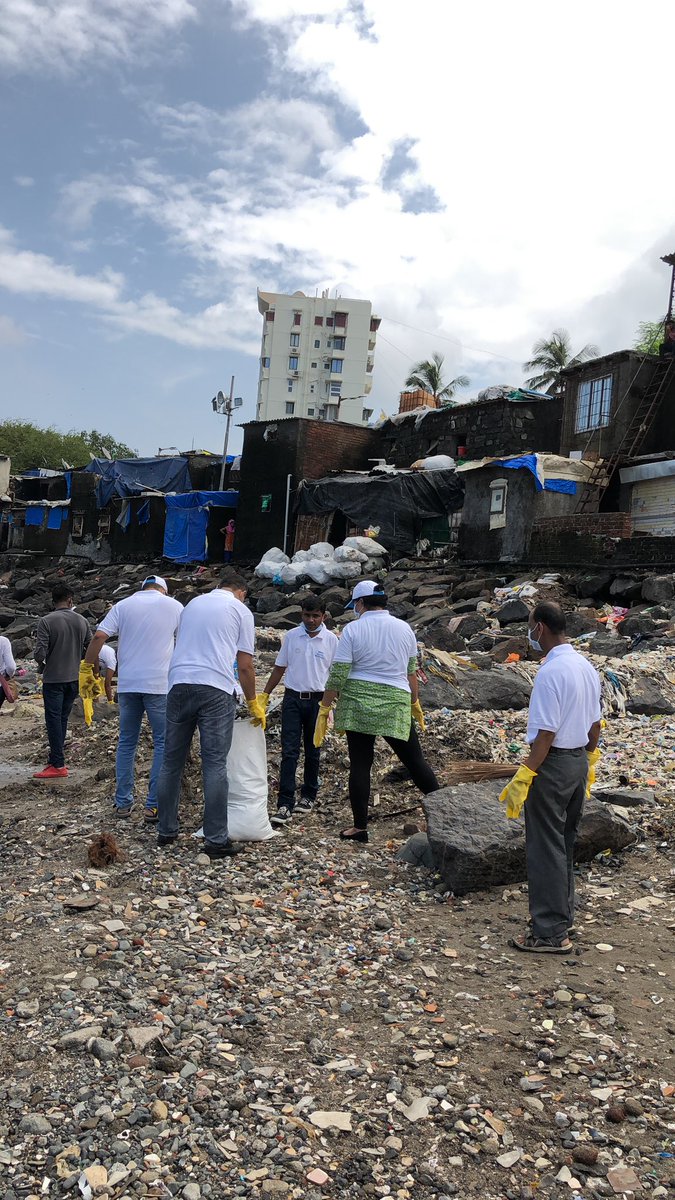 TGB EO & Sales team and their families at Machimar Village Beach opposite Badhwar Park, Cuffe Parade Mumbai. Doing our bit for the society. @TGBL #SwachhBharatAbhiyaan #SHS2019 #TataEngage #TGB #TataCares