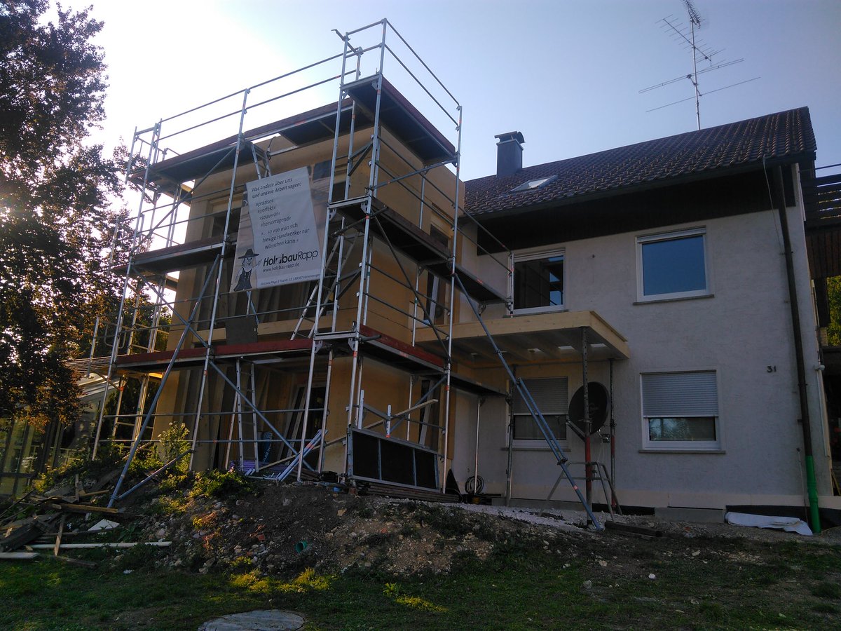 HolzbauRapp's tweet photo. #Anbau in #Holzständerbauweise.  #Holzbau #Zimmerei #HolzbauRapp #Hohentengen #Göge #Co2Neutral #SonnebeimArbeiten #TolleMitarbeiter #NetteBauherren #Holzweichfaserplatten. 😀🌞😅 https://t.co/BcAzkDsJ1o