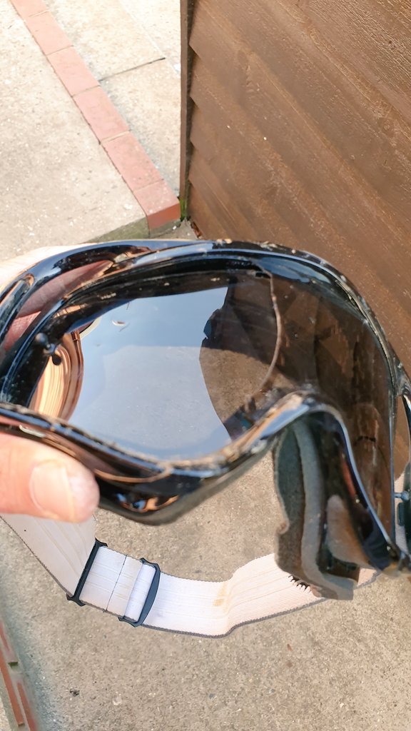 Stephen314mx's tweet photo. @oakley my crowbar goggles took a big rock during practice yesterday but 100% saved my eyesight. 👍🏻 #crackedlens #blackeye #stillhavemysight https://t.co/5ZQLX6KiRC