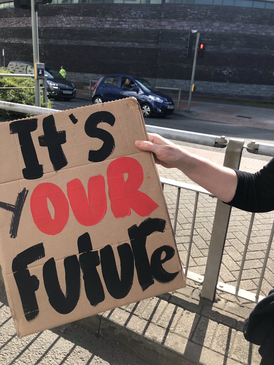 sharecommunity_'s tweet photo. Somewhere at the crossing point of art/theatre/community, today we gather #livingstreets #cooperation #sharing #bringadish #letsimaginetogether #streetofthefuture https://t.co/fV2AHmHbt7