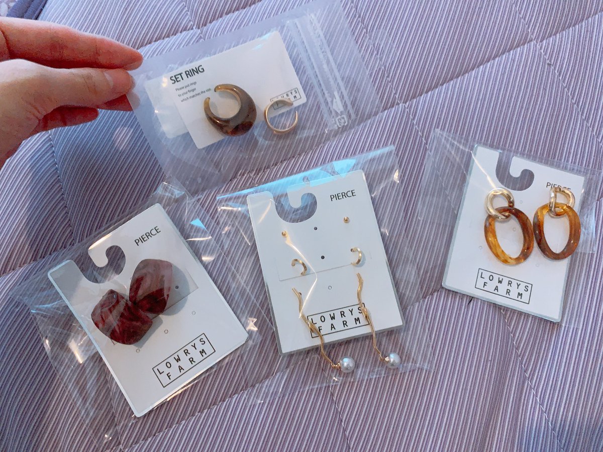 Aki ピアス大好き人間なんですが ローリーズファームのアクセが安くて可愛いくておススメです アクセ4つも買っちゃった W 金欠 笑 ローリーズファーム Lowrysfarm Aki ピアス大好き人間なんですが ローリーズファームのアクセが安くて可愛いくておススメです アクセ4つも買っちゃった W 金欠 笑 ローリーズファーム Lowrysfarm