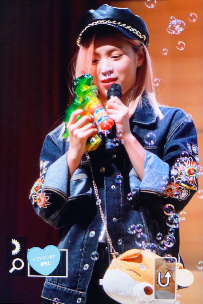 StandByRYU's tweet photo. 190922 
프리뷰가 좀 늦어서 미안해요ㅠㅠㅠ
비누방울 빵야빵야..🔫🔫
#ITZY #있지 #RYUJIN #류진 
@ITZYofficial https://t.co/EDe19xzf6j