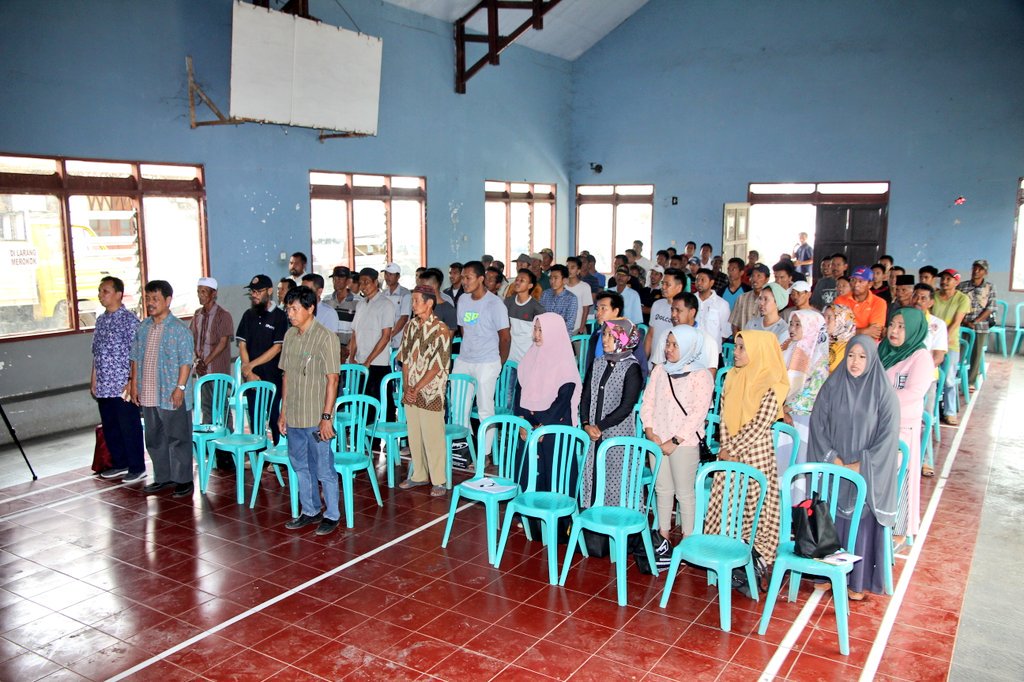 BPPT_RI's tweet photo. Apa Kareba! BPPT kembali laksanakan #7PeranBPPT, yaitu #DiseminasiTeknologi pemanfaatan bahan baku lokal untuk produksi pupuk hayati organik (PHO), Kecamatan Pammana, Kab. Wajo, Sulsel (22/09).
#BPPTSolidSmartSpeed https://t.co/TEzbTxkHta