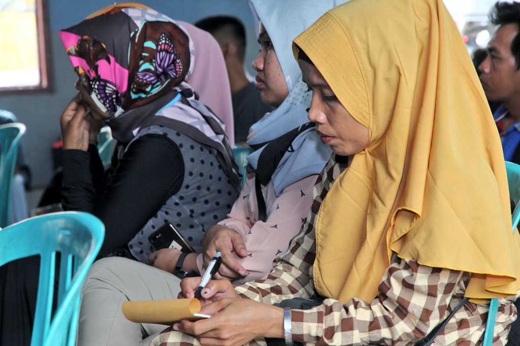 BPPT_RI's tweet photo. Apa Kareba! BPPT kembali laksanakan #7PeranBPPT, yaitu #DiseminasiTeknologi pemanfaatan bahan baku lokal untuk produksi pupuk hayati organik (PHO), Kecamatan Pammana, Kab. Wajo, Sulsel (22/09).
#BPPTSolidSmartSpeed https://t.co/TEzbTxkHta