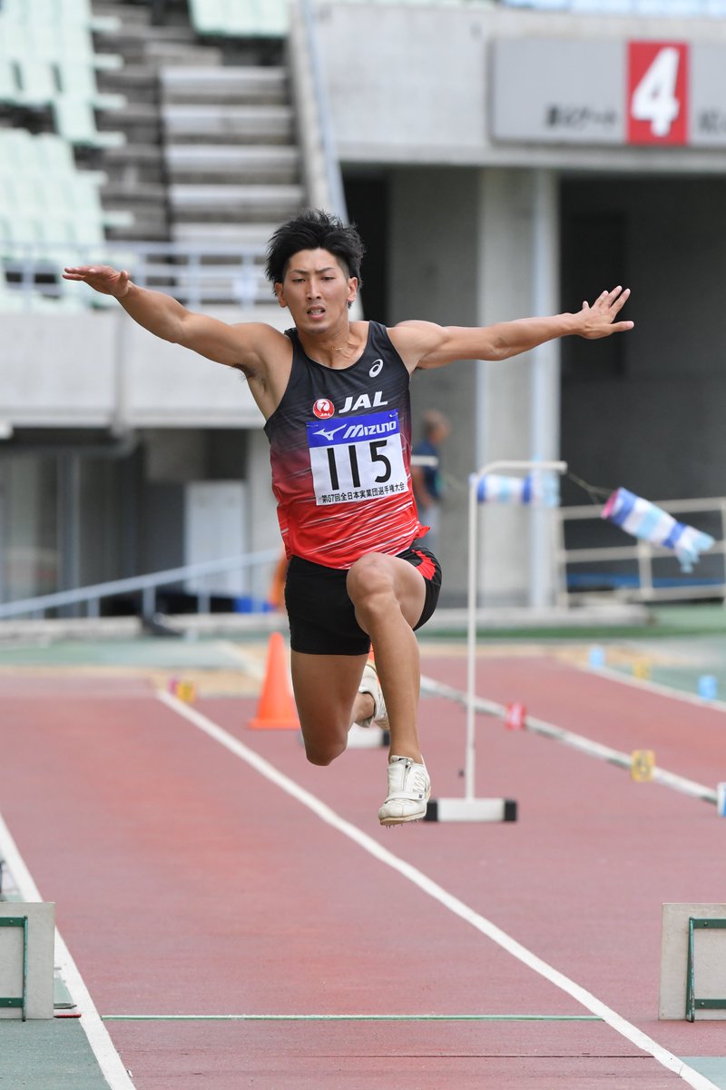 全日本実業団】 表彰式 優勝 山本 凌雅 選手 記録 16m24(+1.8m) 1年ぶりの優勝で、苦しい時期を乗り越えての優勝でうれしい ...