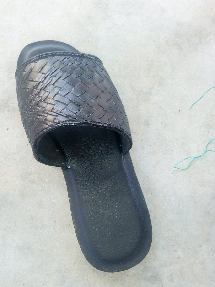 mkay_shoe's tweet photo. Hello guys,  it's been a while,  get this affordable slippers at 7k each https://t.co/YbDUlC7F7A