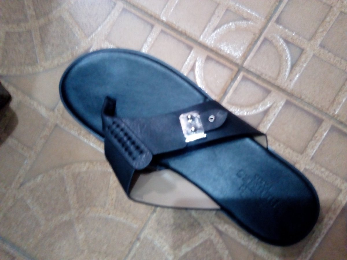 mkay_shoe's tweet photo. Hello guys,  it's been a while,  get this affordable slippers at 7k each https://t.co/YbDUlC7F7A