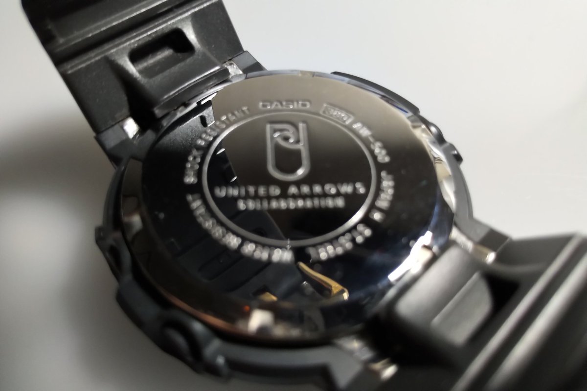 G-SHOCK UA1st カスタム 裏蓋ピカピカ傷無し 針は黒に交換、反転液晶に交換、ボタンはベルト/ベゼルと同色に交換