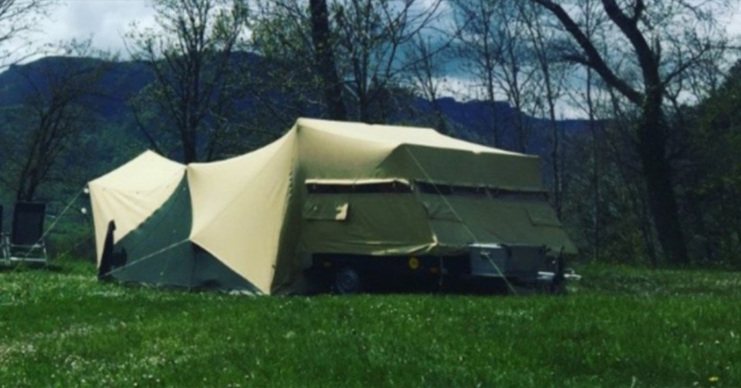 Morgen is het alweer maandag. Gaat het jou ook veel te snel? Piep er even tussenuit. Omdat opladen toch altijd ietsje beter lukt op een droomplek dan thuis op de bank. 

Wat is jouw droomplek?

#aartkok #vouwwagen #tenttrailer #outdoor