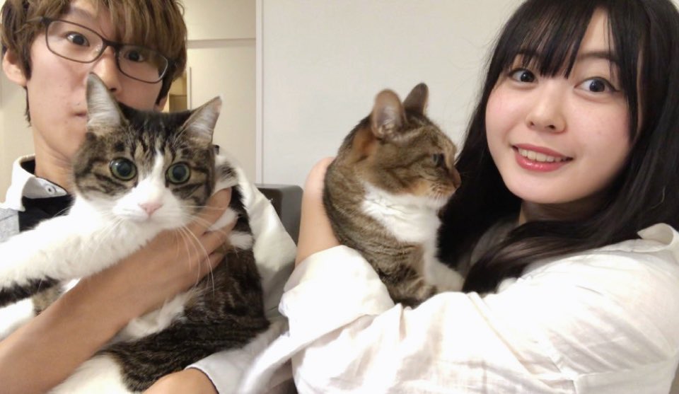 riran525's tweet photo. 【ご報告】この度、忍ismに所属し、さよドラとしても活動中のえいたさんと、本日入籍いたしました。
そして新たに2匹の猫を保護し、現在4匹の猫たちと生活しています。
闇属性と言われている私ですが、常に明るく笑わせてくれる光属性のような彼と楽しいゲーマー家庭を築いていきたいと思います。 https://t.co/N4c5dfu01o