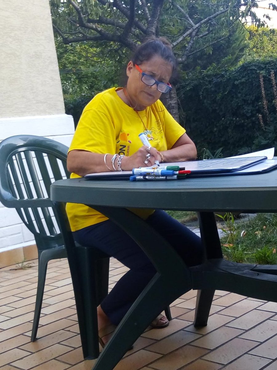 VillemombleEsp's tweet photo. La présidente planche. Mais sur quoi ? Mystère ...
#Telethon #Villemomble #TeamTelethon #ToujoursPlusHaut #VaincreLaMaladie https://t.co/w1benPGoMY