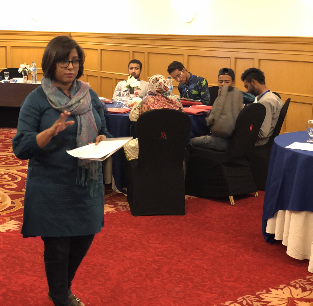iEARNPAK's tweet photo. @ZuzannaMasih discussing how to write a better feature while reading the pieces written by the participants of @siecjp2019. #CitizenJournalism Trainings happening right now. https://t.co/HlvUfnkXGX