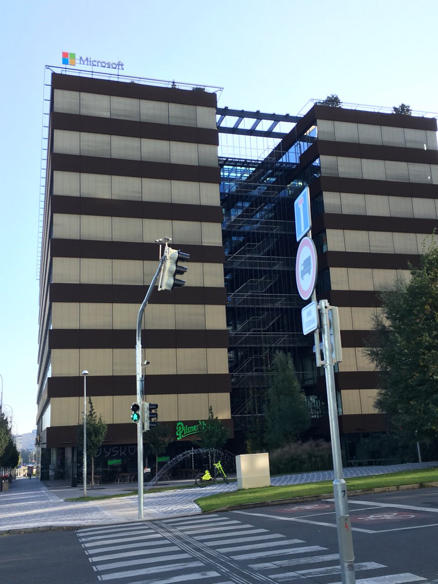 darkicebeam's tweet image. Hoy toca workshop de #CustomVision en #Microsoft #Prague ^_^ #webexpo2019 #MVPBuzz