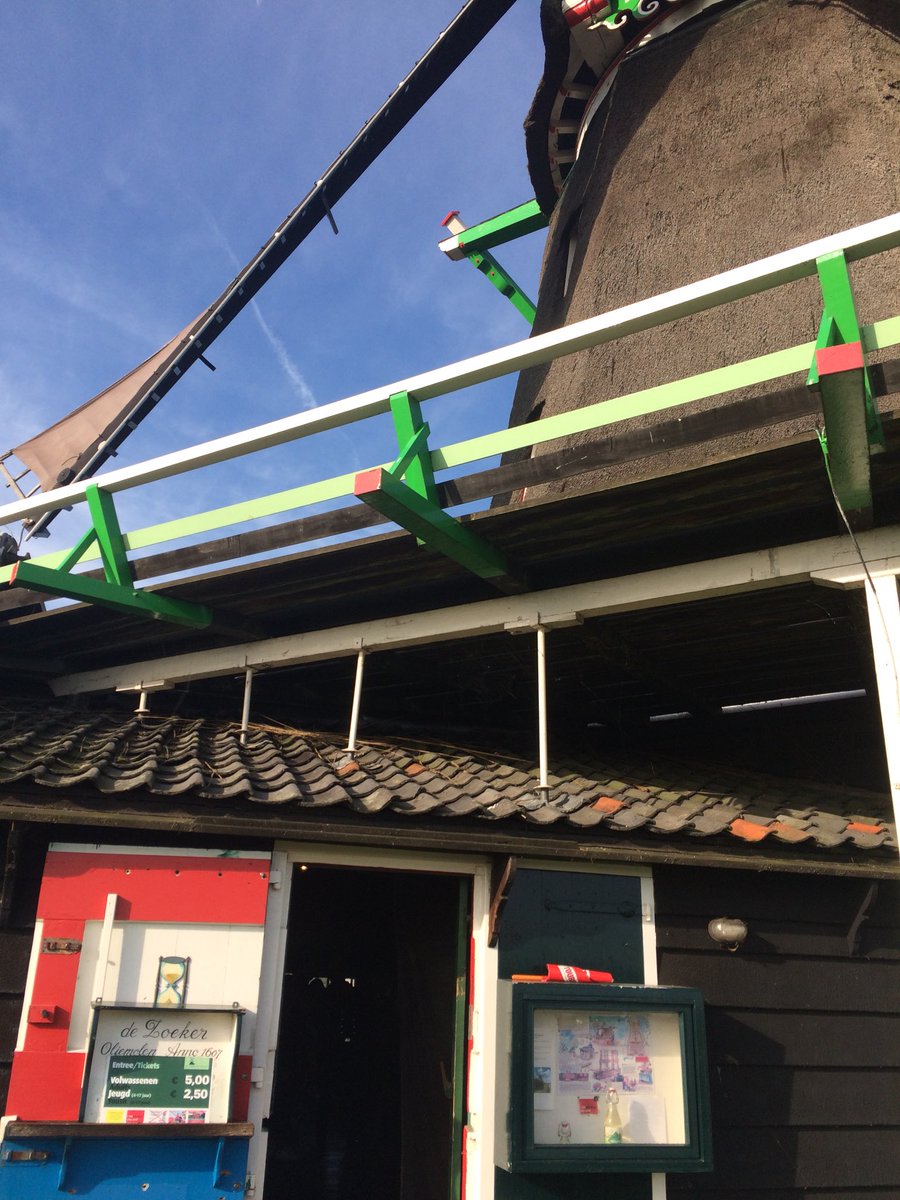 ConnyMaas's tweet photo. Topweekend! Vandaag een dagje kassadienst draaien met molenaar Rick Bakker op oliemolen De Zoeker! #dezaanschemolen #vrijwilliger #bofferd https://t.co/cH0x30Y1qC