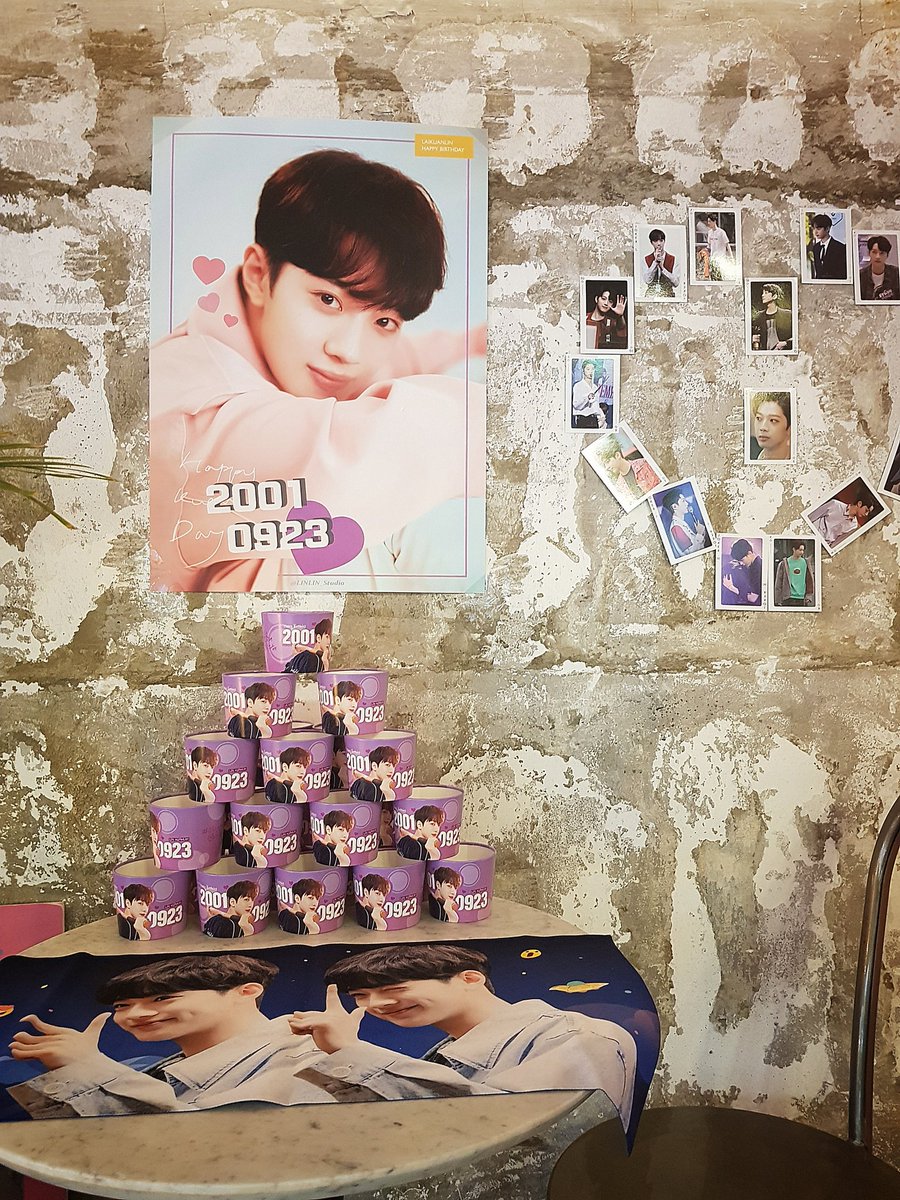 jihoon_linlin's tweet photo. 린린 생일투어 홍대 카페그랑주💖
카페도 넘 예쁘구 입구부터 린이 사진들로 가득차 있어서 넘 좋았어요😚💘 린옵Ver.가 많았던💕
컵홀더 스티커 포카 띠부띠부씰 다 예쁘구 귀여워요🐥💝
@LINLIN_Studio 님 이벤트 감사드립니다😚❤
#우린_언제나_관린이_편
#HAPPY_LINLIN_DAY https://t.co/wqXNrZU6ja