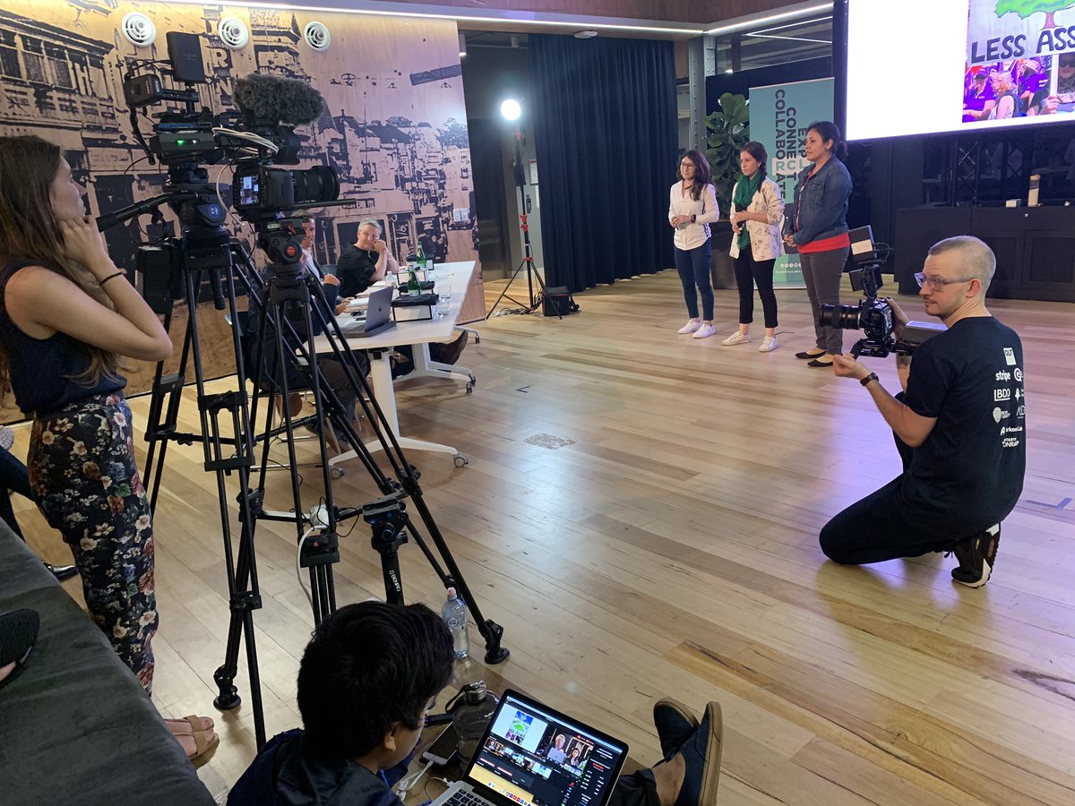 ellispeta's tweet photo. The guy behind all the pictures, video and seamless livestream- doing his thaaang @LestradeDigital @Hugh_Whitehouse who now has a team 💪🏻💪🏻🎬🎤🎥📸🎛#GSWWBNE19 #gswwomen2019 https://t.co/Vyb5vTLMrE